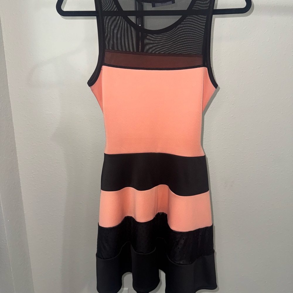 Chic Coral and Black Midi Dress - Picture 4 of 8
